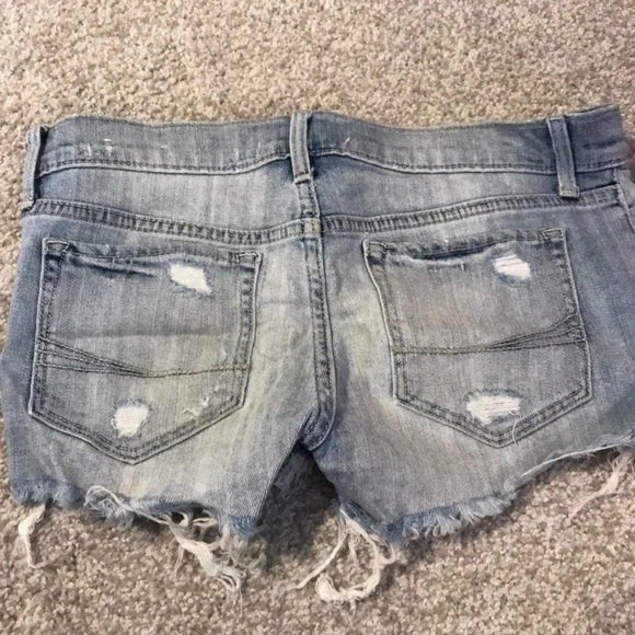 Aritzia TNA denim shorts size 25 - Picture 2 of 2
